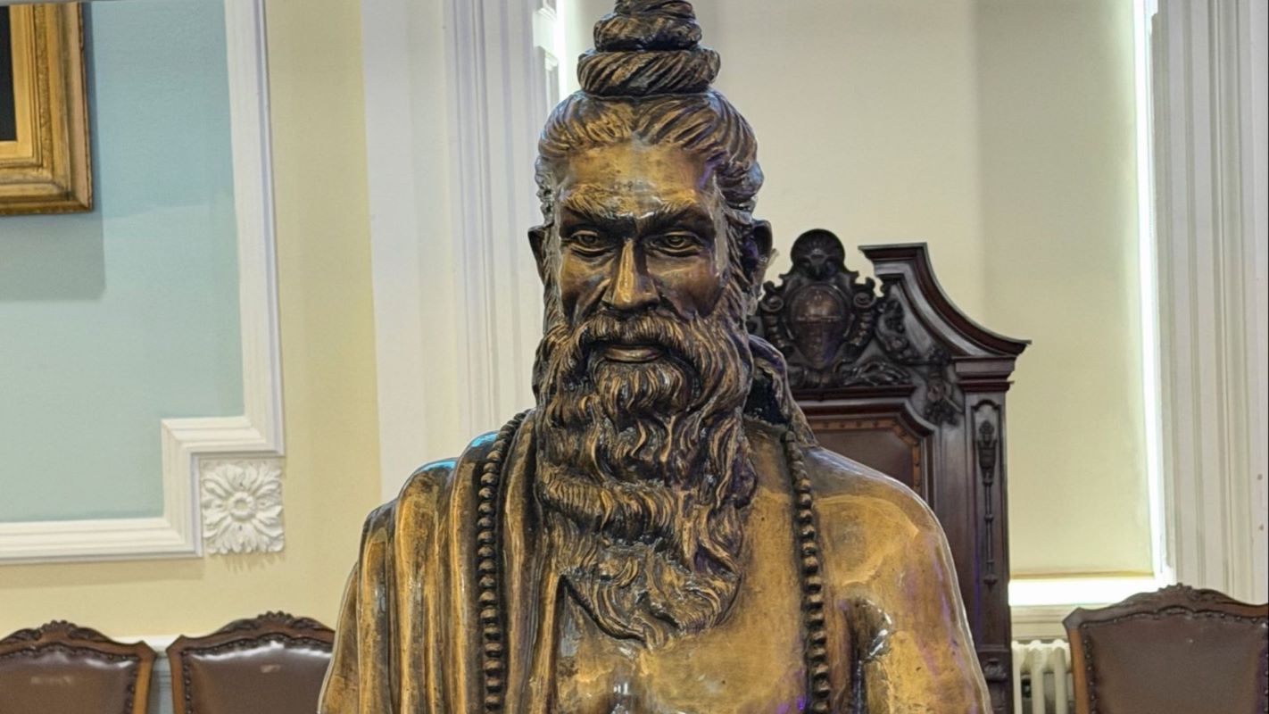 A 90-kilogram bronze statue of Maharshi Sushruta was unveiled at the Royal College of Surgeons of Edinburgh in United Kingdom
